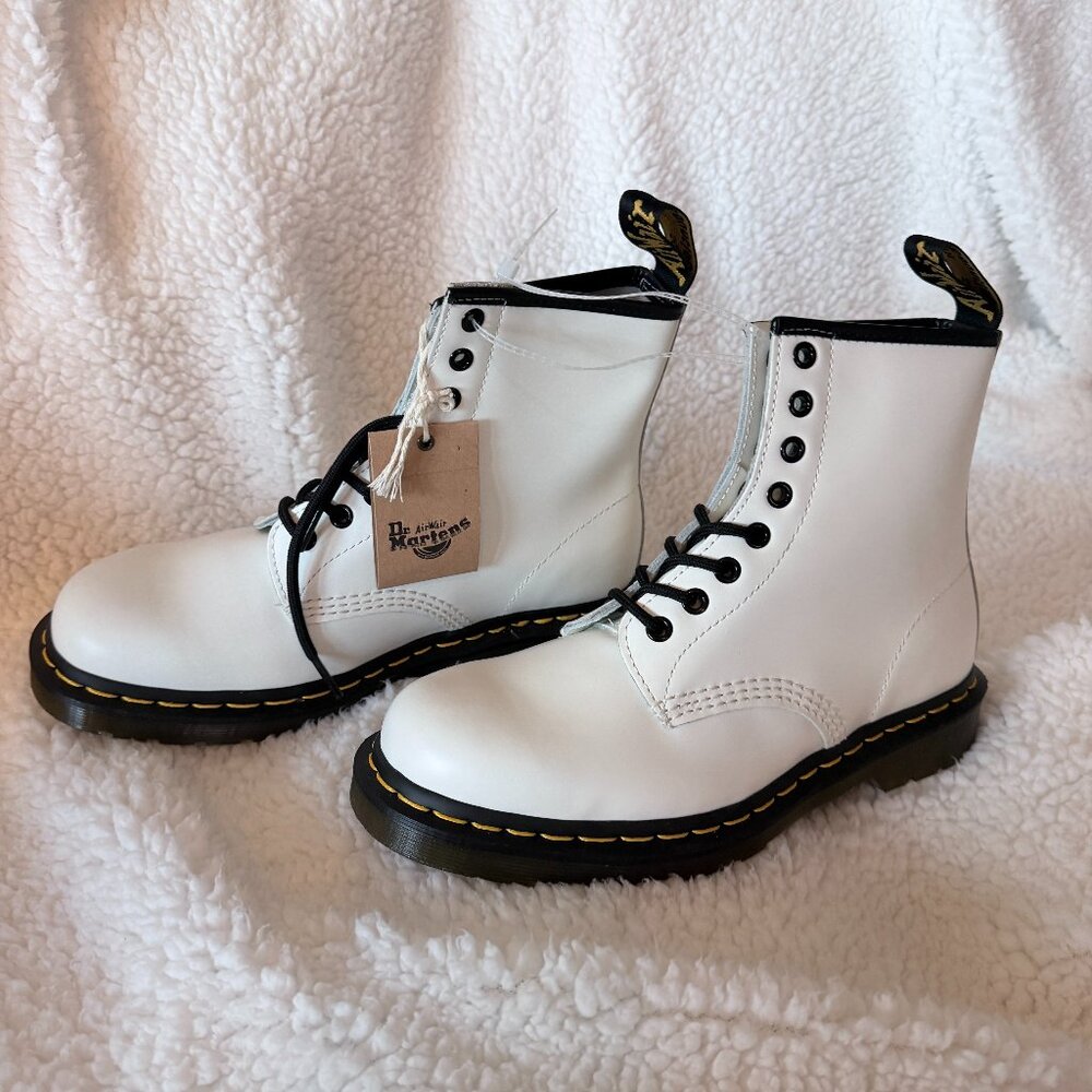 NWT Dr. Martens AirWair 11822 smooth white leather women's combat boot